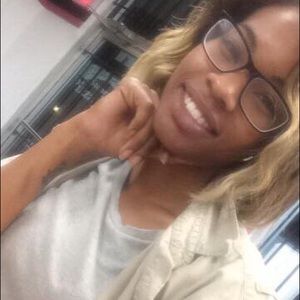 Meet your Posher, Caitlin